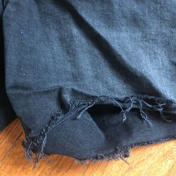 Gap Black Cutoff 5” Short Size 28 - Picture 2 of 7